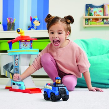 PAW Patrol, Uitkijktoren-speelset met voertuigwerper 2 Chase-actiefiguren de politieauto van Chase en accessoires PAW Patrol, Uitkijktoren-speelset met voertuigwerper 2 Chase-actiefiguren de politieauto van Chase en accessoires